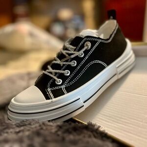 Brand new very G sparkling strings black sneakers sz 8